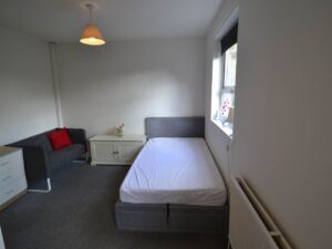 36 Dudmaston, Hollinswood